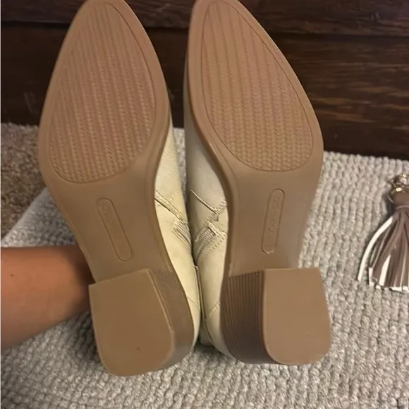 FRYE AND CO Cream Ankle Boots Sleek Western Style