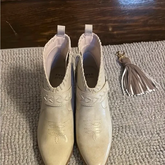 FRYE AND CO Cream Ankle Boots Sleek Western Style