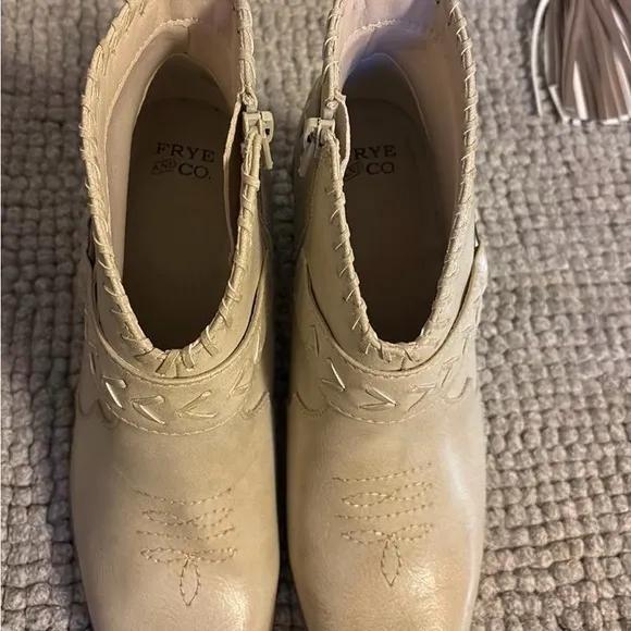 FRYE AND CO Cream Ankle Boots Sleek Western Style