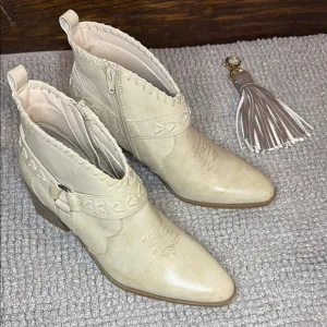 FRYE AND CO Cream Ankle Boots with Western Flair