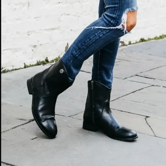 FRYE Black Melissa Button Short Leather Zipper Boots New Size 6.5