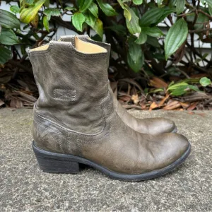 Frye Carson Tab Green Leather Short Boots 76461