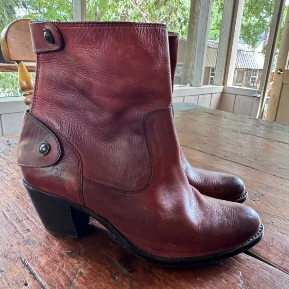 Frye Jackie heeled short boots size 8