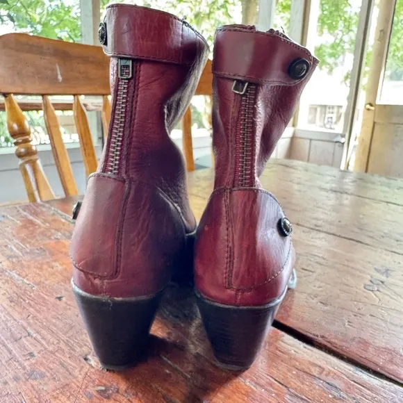 Frye Jackie heeled short boots size 8