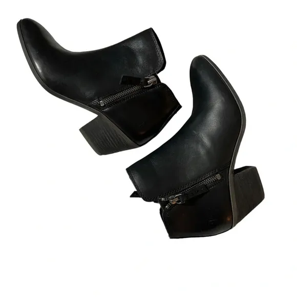 FRYE Judith Black Leather Ankle Bootie short Boots size 6.5