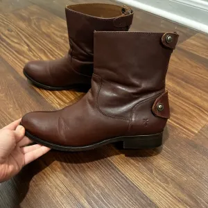 FRYE Melissa Button Zip Back Short BrownLeather Boots Women's Size 9M