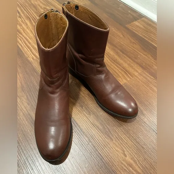 FRYE Melissa Button Zip Back Short BrownLeather Boots Women's Size 9M