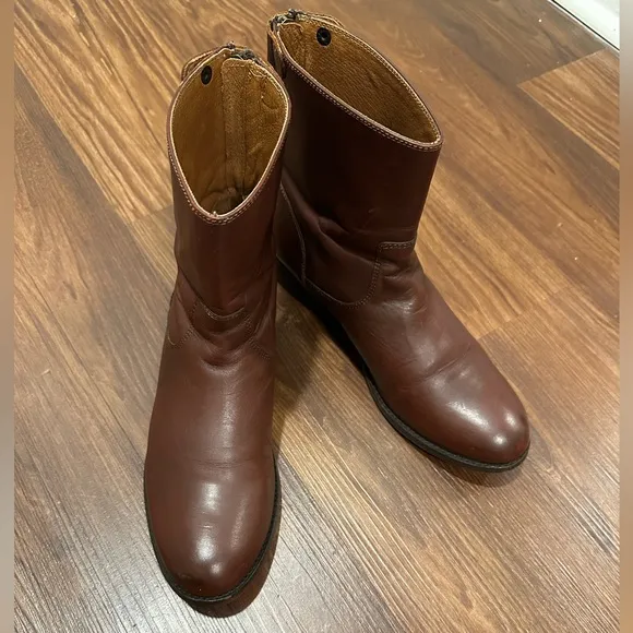 FRYE Melissa Button Zip Back Short BrownLeather Boots Women's Size 9M