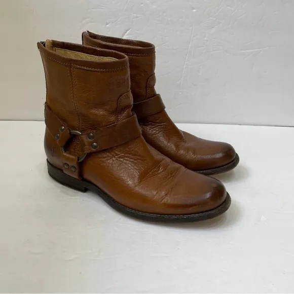 FRYE PHILLIP LEATHER HARNESS SHORT BOOTS IN BROWN