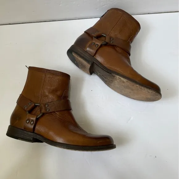 FRYE PHILLIP LEATHER HARNESS SHORT BOOTS IN BROWN