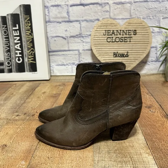 Frye Renee Seam Short Women Western Leather ankle boots