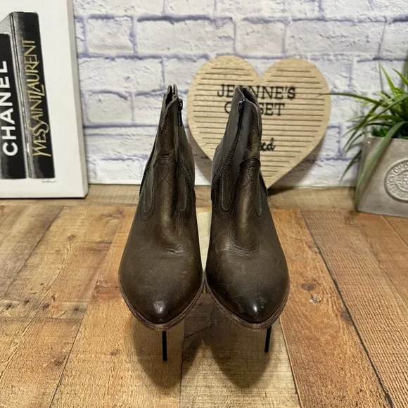 Frye Renee Seam Short Women Western Leather ankle boots