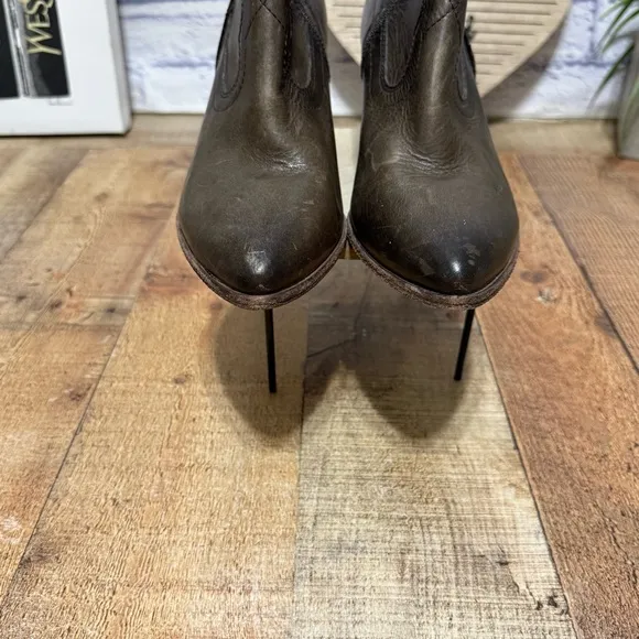 Frye Renee Seam Short Women Western Leather ankle boots