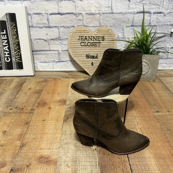 Frye Renee Seam Short Women Western Leather ankle boots