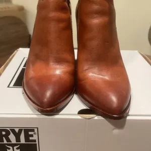 Frye Roxanne Ring Short Boots - Cognac - size 6.5