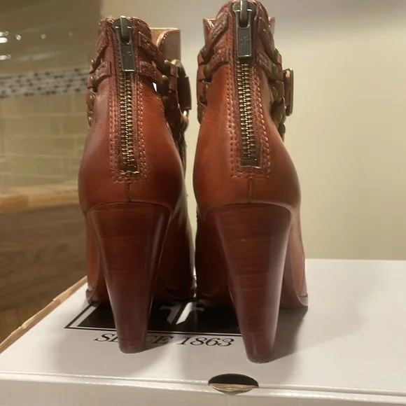 Frye Roxanne Ring Short Boots - Cognac - size 6.5