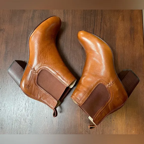 Frye Stella Chelsea Short Boots, Cognac / Brown, Women’s size 7.5