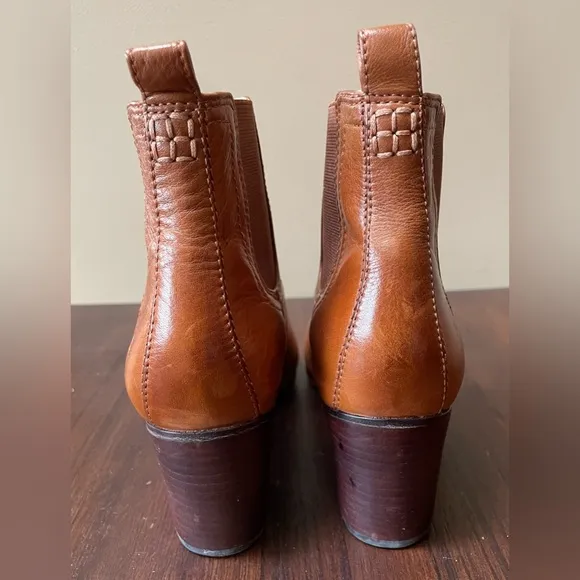 Frye Stella Chelsea Short Boots, Cognac / Brown, Women’s size 7.5