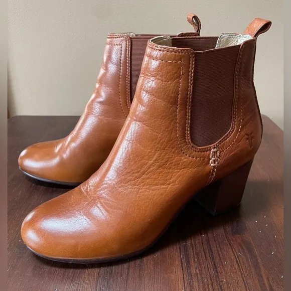 Frye Stella Chelsea Short Boots, Cognac / Brown, Women’s size 7.5