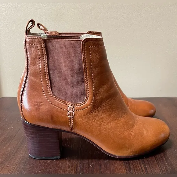 Frye Stella Chelsea Short Boots, Cognac / Brown, Women’s size 7.5