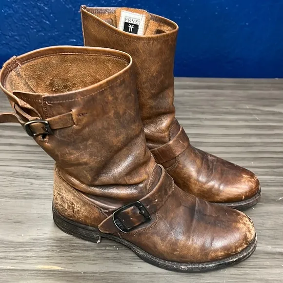 FRYE VERONICA BROWN DISTRESSED ROUND TOE BUCKLE PULL ON SHORT BOOTS 7.5B