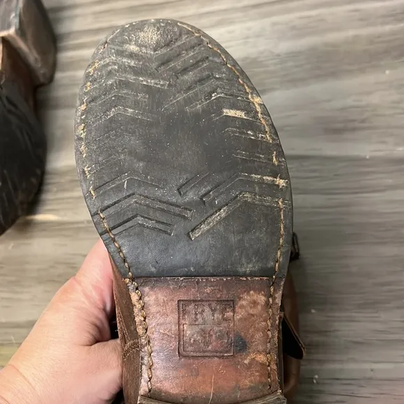 FRYE VERONICA BROWN DISTRESSED ROUND TOE BUCKLE PULL ON SHORT BOOTS 7.5B