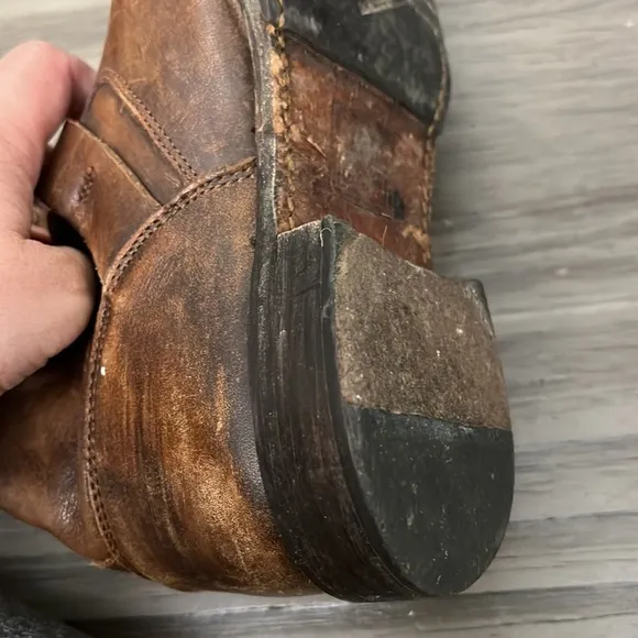 FRYE VERONICA BROWN DISTRESSED ROUND TOE BUCKLE PULL ON SHORT BOOTS 7.5B