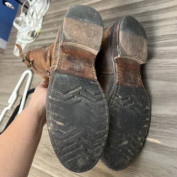 FRYE VERONICA BROWN DISTRESSED ROUND TOE BUCKLE PULL ON SHORT BOOTS 7.5B