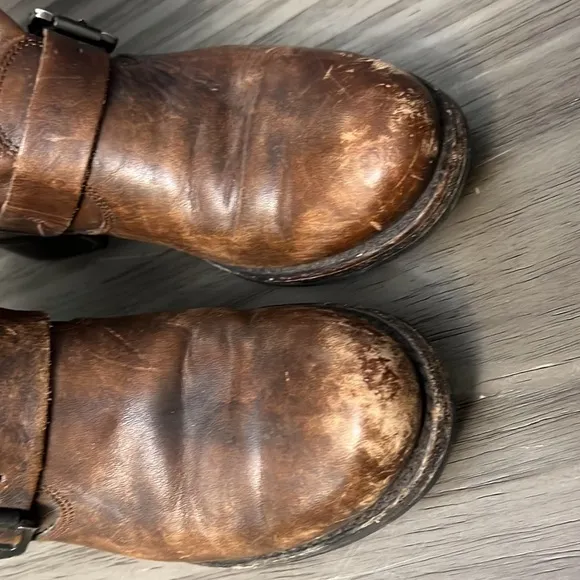FRYE VERONICA BROWN DISTRESSED ROUND TOE BUCKLE PULL ON SHORT BOOTS 7.5B