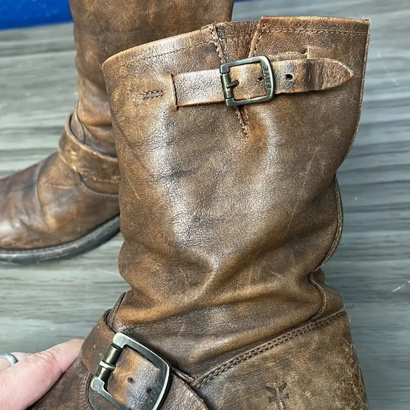 FRYE VERONICA BROWN DISTRESSED ROUND TOE BUCKLE PULL ON SHORT BOOTS 7.5B