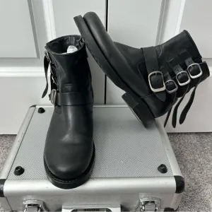 Frye Veronica Leather Boots ankle boots buckle‎ boots