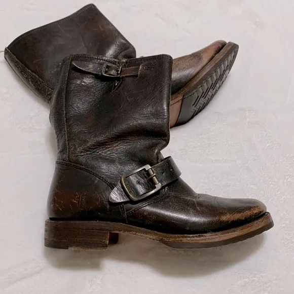 FRYE Veronica short boot soft distressed slouchy brown 6