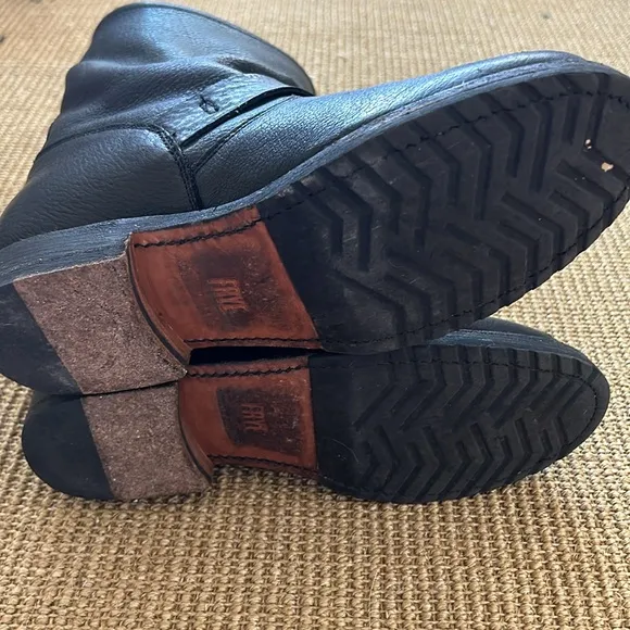 Frye Veronica Short Bootie size 7, Black