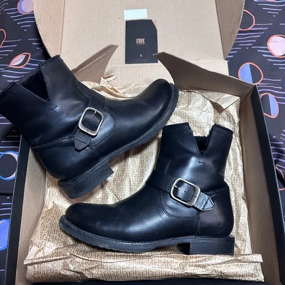 Frye Veronica short with shearling inside