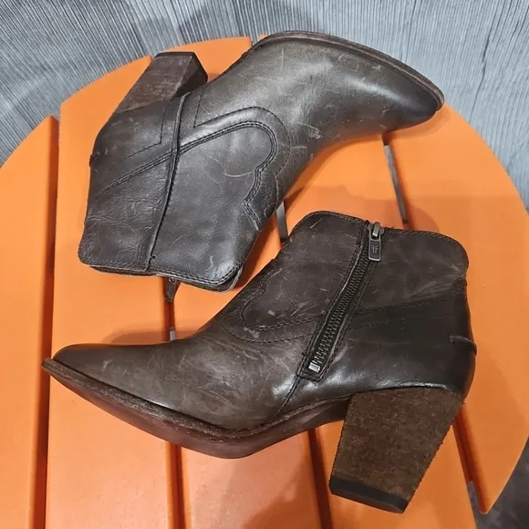 Frye Womens 6.5M Western Renee Seam Short Boots‎ Slate Brown Great PreOwned