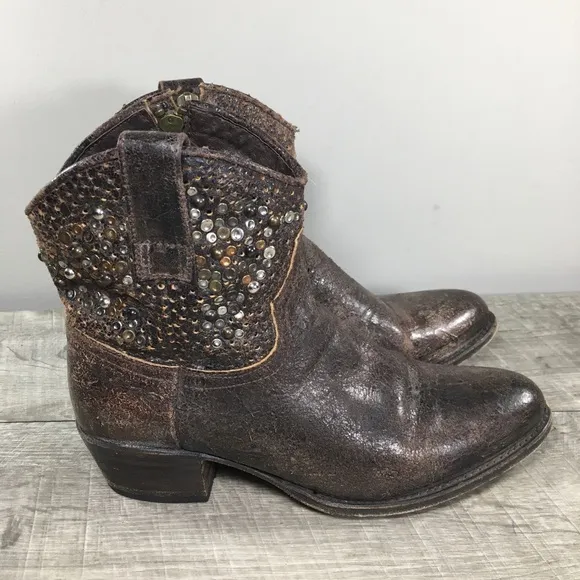 FRYE Women's 77861 Deborah Studded Distressed Leather Short Bootie Boots Size 6