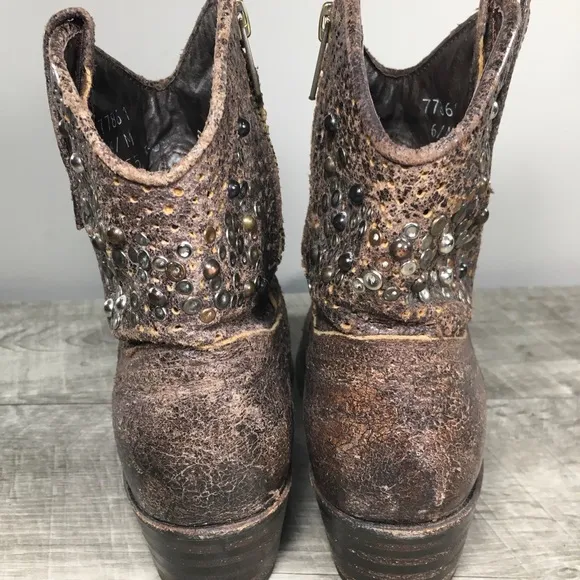 FRYE Women's 77861 Deborah Studded Distressed Leather Short Bootie Boots Size 6