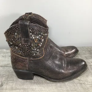 FRYE Women's 77861 Deborah Studded Distressed Leather Short Bootie Boots Size 6