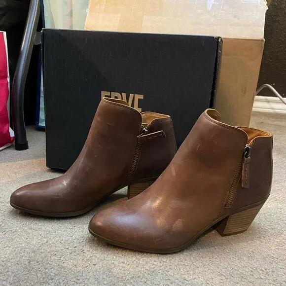 FRYE women’s Judith Zip Bootie in Wheat short stacked heel boots sz 6.5