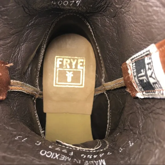 Frye Wyatt Disc Distressed Western Ankle Boots 7B