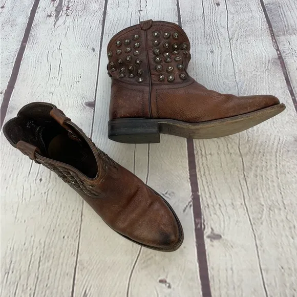 Frye Wyatt Disc Studded Ankle Western Boots Brown Leather Size 7.5