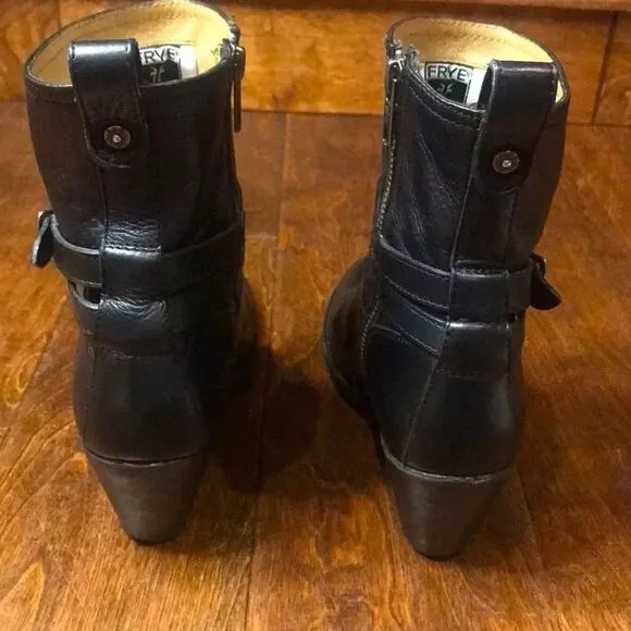 Frye Jackie Rivet short boot, size 5.5!