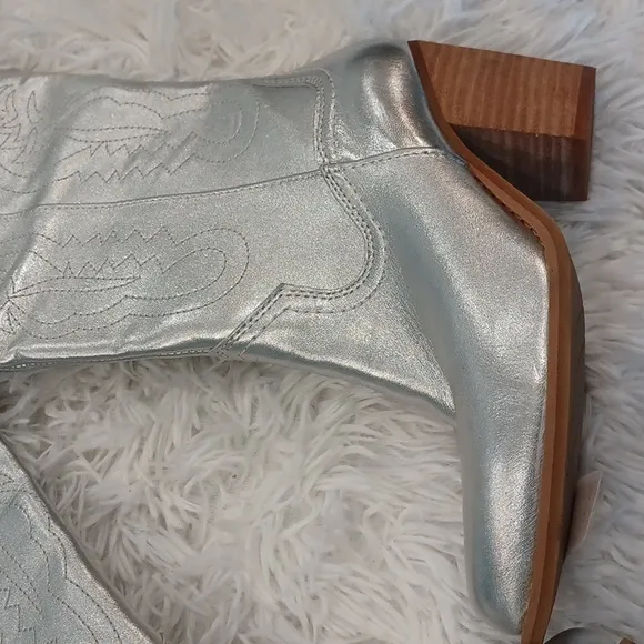 Gianni Bini NWT Leather Metallic  Silver Tall Boots Embroidered Western Cowgirl