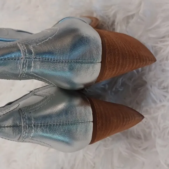 Gianni Bini NWT Leather Metallic  Silver Tall Boots Embroidered Western Cowgirl