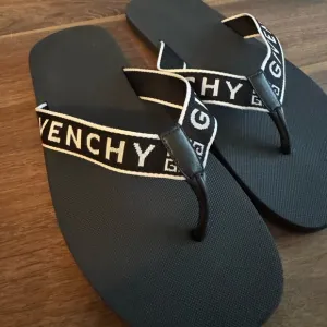 Givenchy Men’s Black Flip Flops Sandals Size 10 US 43 EU
