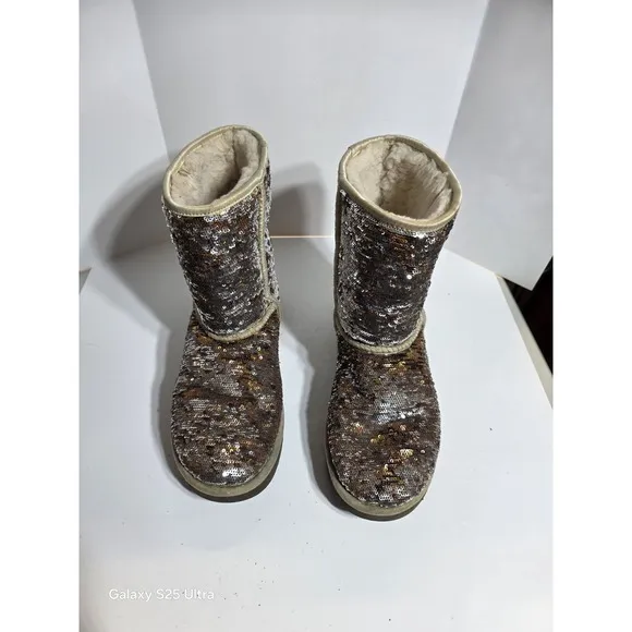 GUC UGG Australia Classic Short Sparkle Boots 3353 | Sz 9 Reversible Sequins