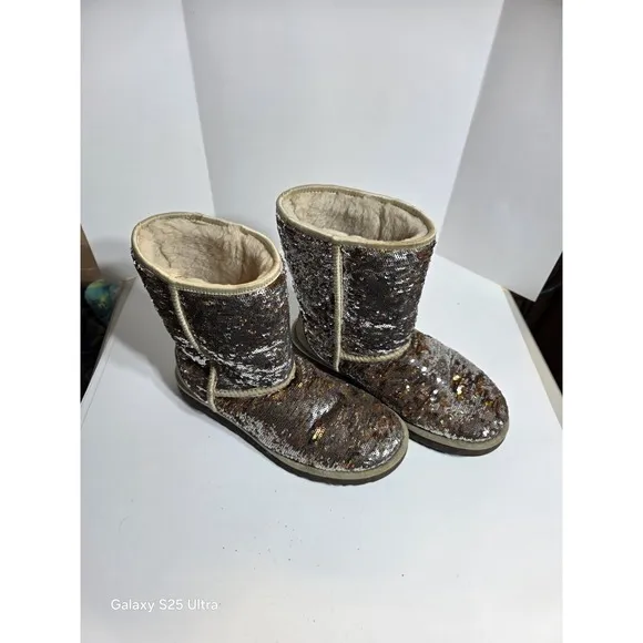 GUC UGG Australia Classic Short Sparkle Boots 3353 | Sz 9 Reversible Sequins
