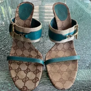 Gucci Elegant Teal and Beige Women's Sandals 10B
