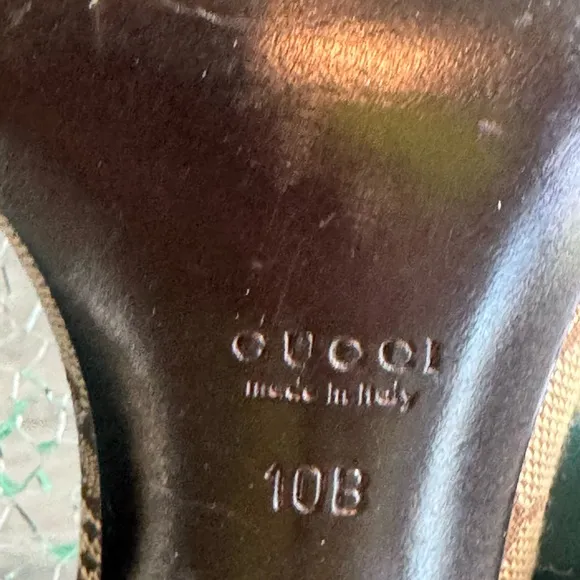 Gucci Elegant Teal and Beige Women's Sandals 10B