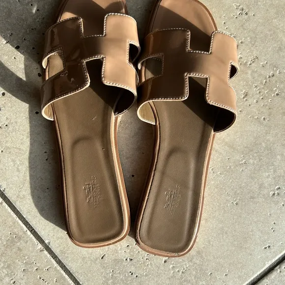 HERMÉS ORAN Tan Leather Sandals- size 41